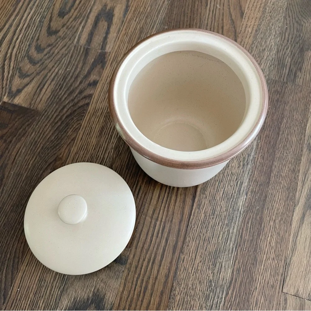 Container with Lid - Picture 4 of 5